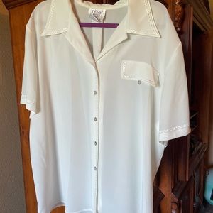 Stunning sheer 2X blouse w mother of pearl buttons